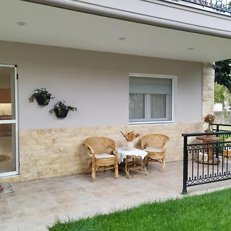 Smaro House *